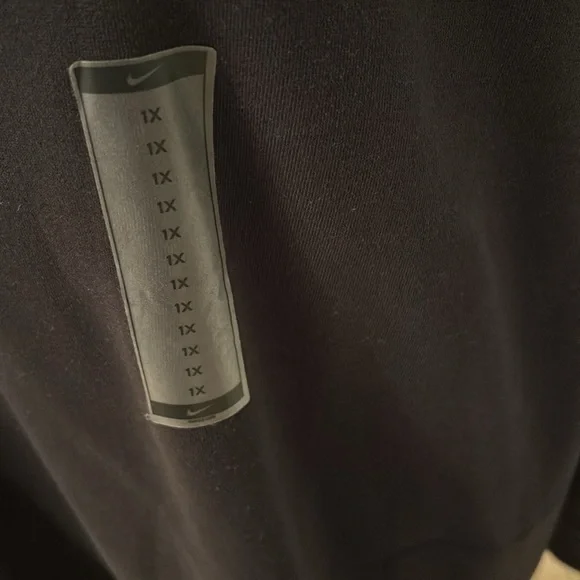 Nike Oversized Fit Plus Sweatshirt - Picture 3 of 9